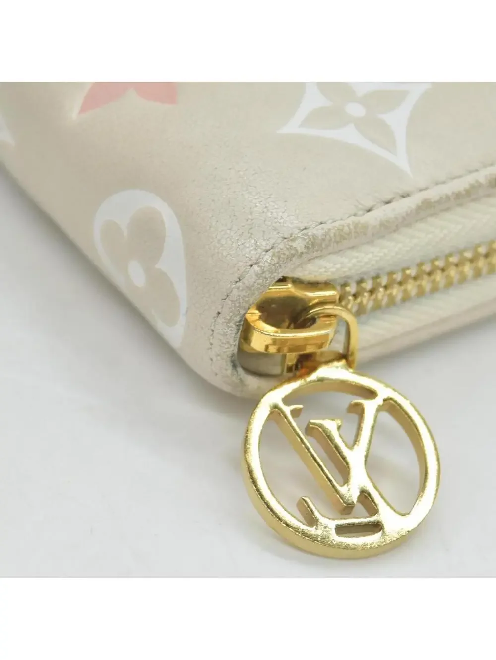 $1490 Louis Vuitton Tricolor Monogram Embossed LambskinZippy